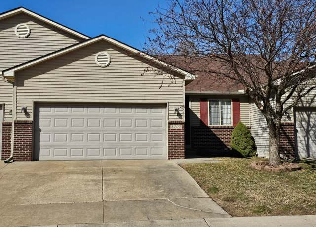 Property at 3207 SE Turnberry Dr, Ankeny, IA 50021, 2 beds, 2 baths