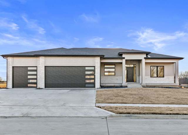 Property at 5302 174th St, Urbandale, IA 50323, 6 beds, 3 baths
