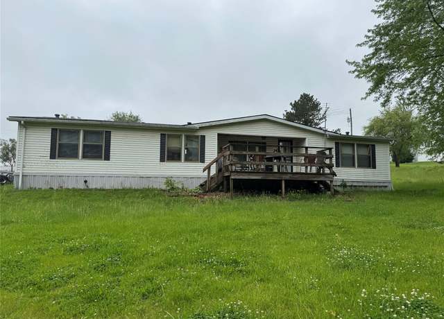 Property at 8471 Lakeshore Dr, Dexter, IA 50070, 3 beds, 2.5 baths