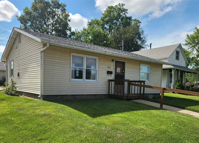 Property at 406 S Fremont St, Knoxville, IA 50138, 2 beds, 1 bath