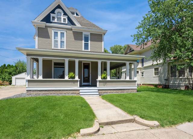 Property at 420 1st Ave W, Newton, IA 50208, 5 beds, 3.5 baths