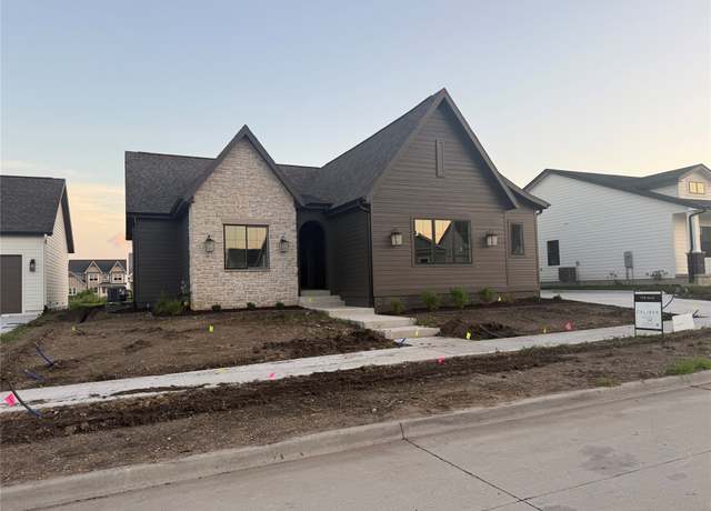 Property at 307 SW 17th St, Ankeny, IA 50023, 4 beds, 3 baths