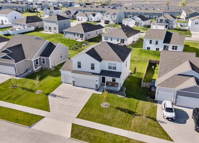 Property at 1050 Bel Aire Ct, Waukee, IA 50263, 4 beds, 2.5 baths