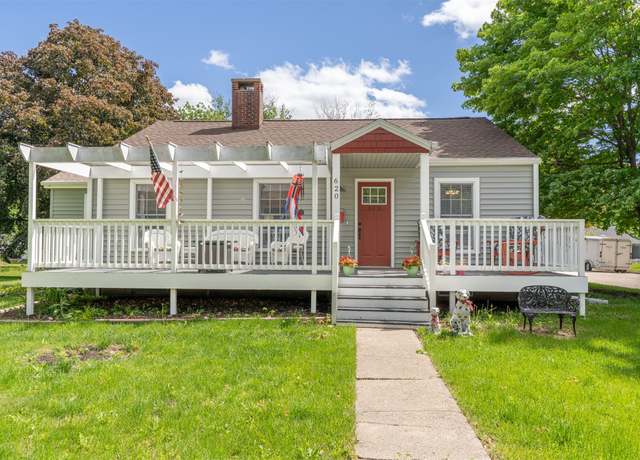 Property at 620 W Filmore St, Winterset, IA 50273, 3 beds, 2 baths
