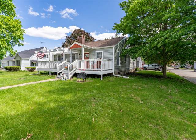 Property at 620 W Filmore St, Winterset, IA 50273, 3 beds, 2 baths