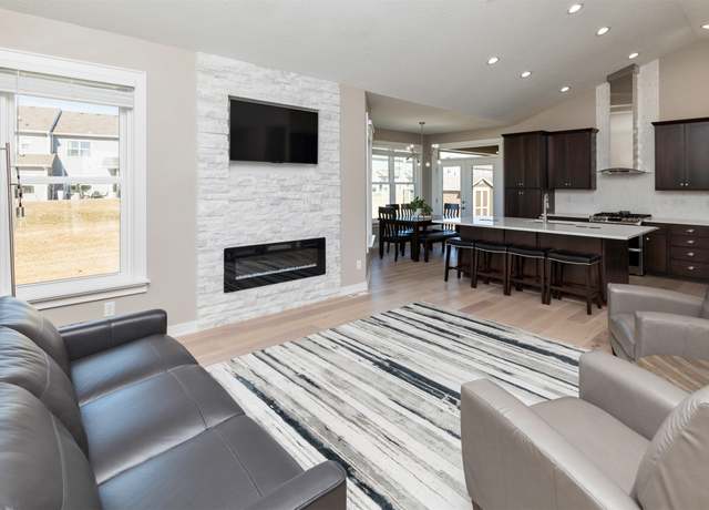 Property at 3216 NW Northpark Dr, Ankeny, IA 50023, 5 beds, 3 baths