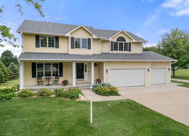 Property at 8065 NE 25th Ave, Altoona, IA 50009, 4 beds, 3.5 baths