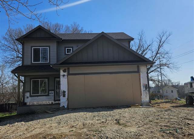 Property at 204 Grade St E, Winterset, IA 50273, 3 beds, 2.5 baths
