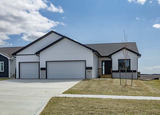 Property at 1060 Gray Ave, Waukee, IA 50263, 3 beds, 2 baths