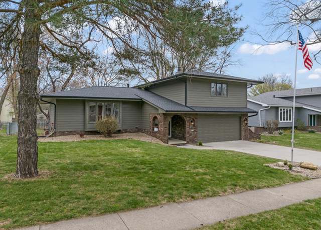 Property at 9775 Colby Ave, Clive, IA 50325, 3 beds, 2.5 baths