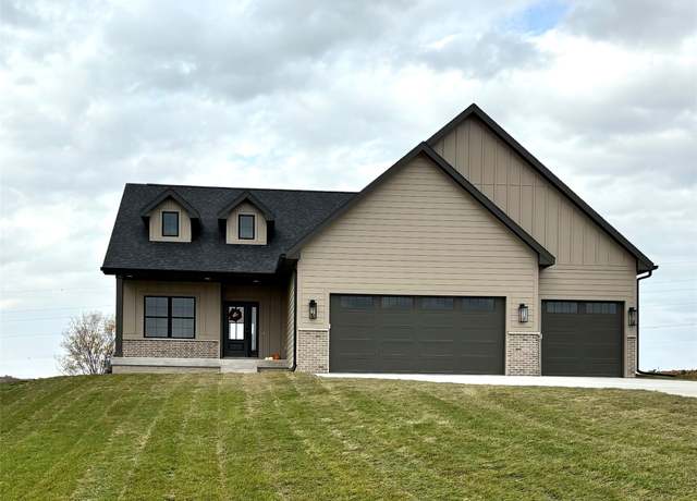Property at 3070 Bos Ridge Rd, Pella, IA 50219, 5 beds, 3 baths