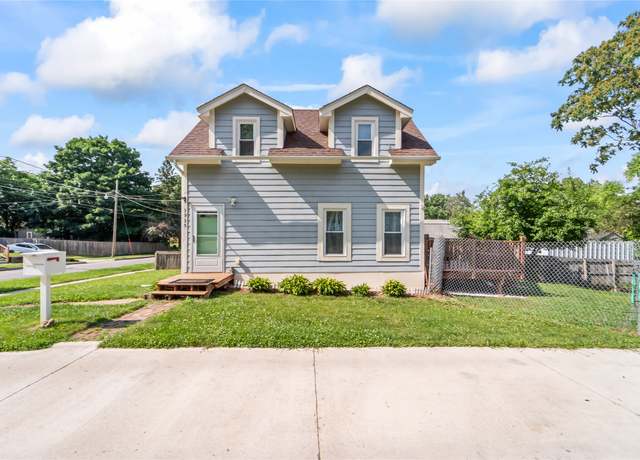 Property at 3935 8th St, Des Moines, IA 50313, 2 beds, 1 bath
