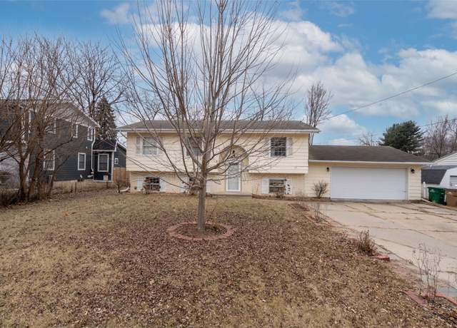 Property at 5450 NW 66th Ave, Johnston, IA 50131, 3 beds, 1 bath