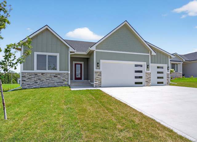 Property at 5557 165th St, Urbandale, IA 50323, 5 beds, 3 baths