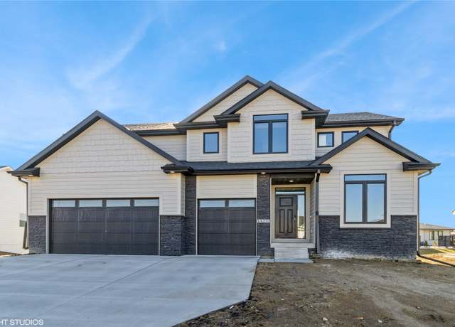 Property at 14232 North Valley Dr, Urbandale, IA 50323, 4 beds, 3.5 baths