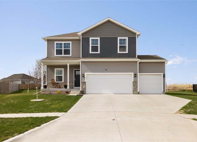 Property at 1200 12th St SE, Bondurant, IA 50035, 4 beds, 2.5 baths
