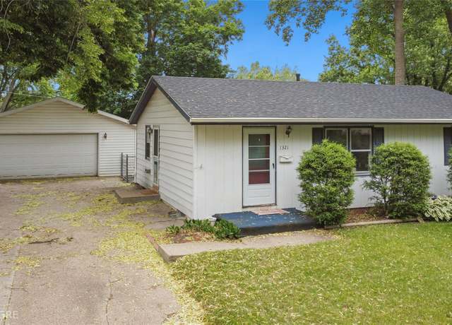 Property at 1321 SW Lynn Dr, Ankeny, IA 50023, 3 beds, 2 baths