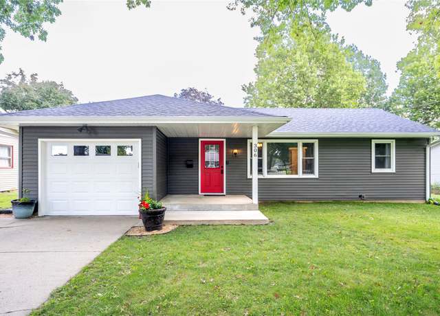 Property at 306 E 19th St N, Newton, IA 50208, 4 beds, 2 baths