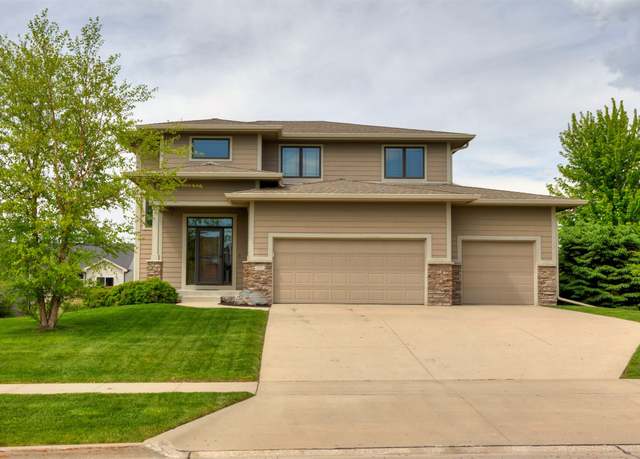 Property at 14201 Brookview Dr, Urbandale, IA 50323, 4 beds, 3.5 baths