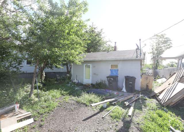 Property at 1335 E 19th St, Des Moines, IA 50316, 1 bed, 1 bath