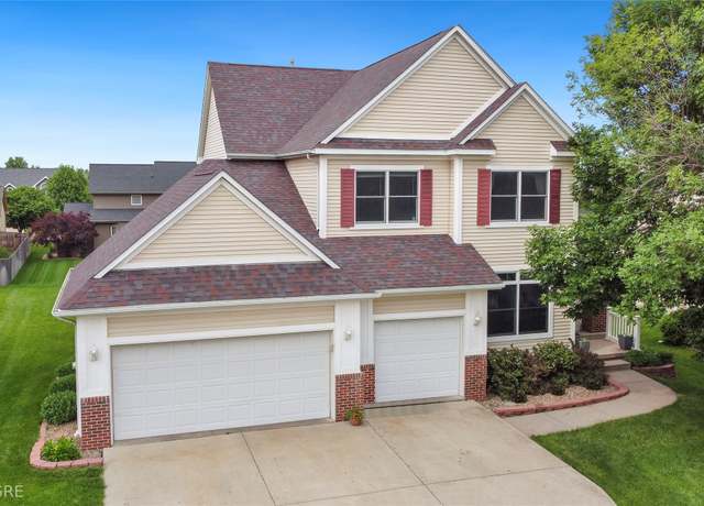 Property at 12609 Airline Ave, Urbandale, IA 50323, 4 beds, 2.5 baths