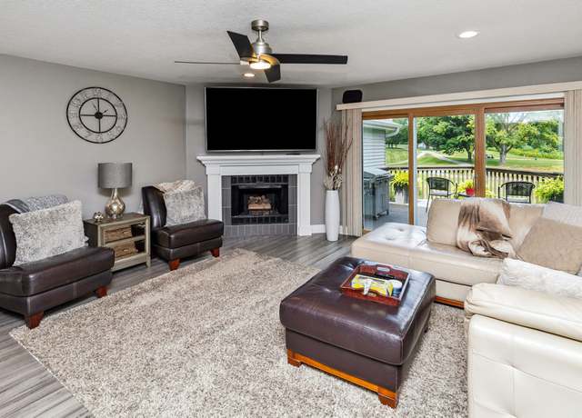 Property at 3957 92nd Dr, Urbandale, IA 50322, 2 beds, 3.5 baths
