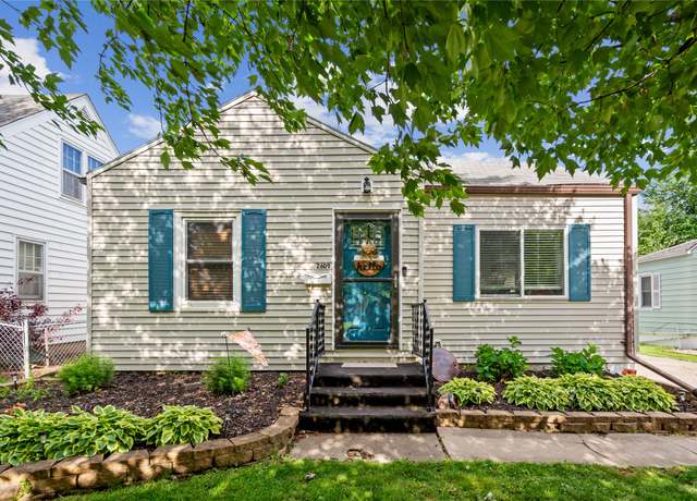 Property at 2609 48th St, Des Moines, IA 50310, 2 beds, 1 bath