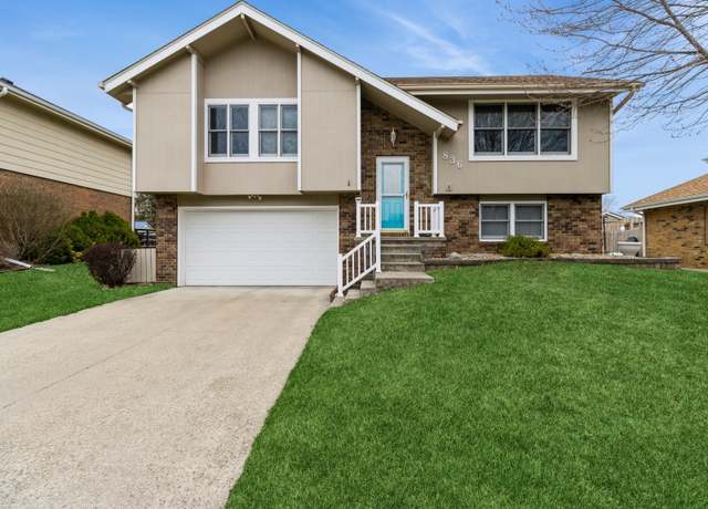 Property at 836 E 17th St N, Newton, IA 50208, 4 beds, 2 baths