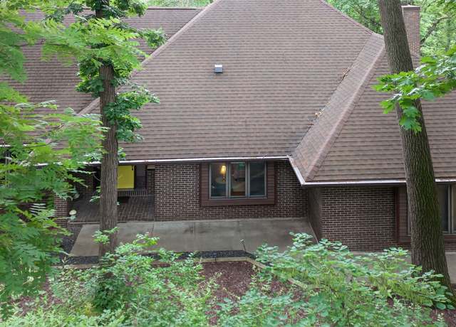 Property at 111 Zwart Rd, Des Moines, IA 50312, 5 beds, 4 baths