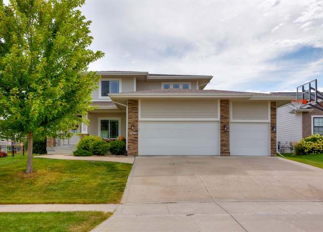 Property at 1412 S 92nd St, West Des Moines, IA 50266, 4 beds, 3 baths