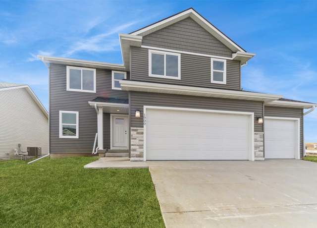 Property at 1900 Waller Ave, Norwalk, IA 50211, 4 beds, 2.5 baths
