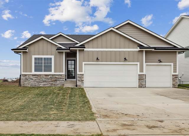 Property at 4640 179th St, Urbandale, IA 50323, 4 beds, 3 baths