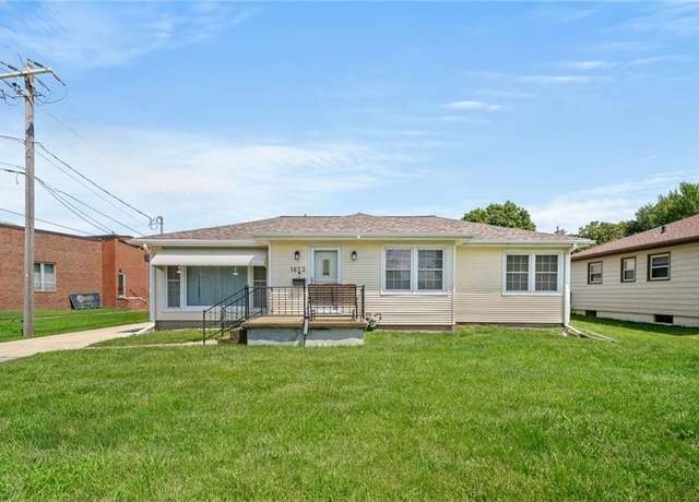 Property at 1623 E 33rd St, Des Moines, IA 50317, 3 beds, 2 baths