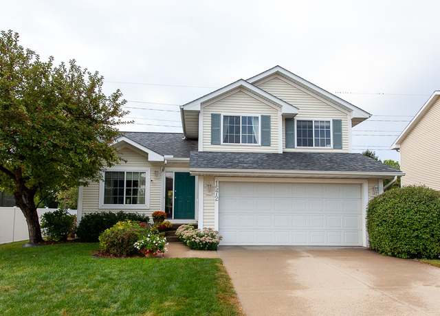 Property at 1572 Nine Iron Dr, West Des Moines, IA 50266, 3 beds, 2.5 baths