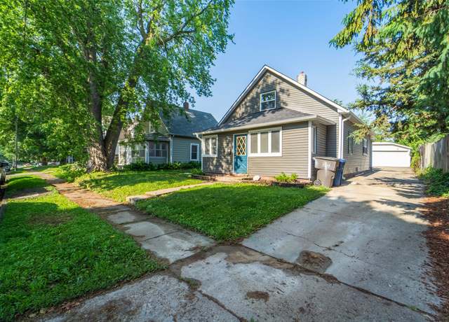Property at 2336 E 13th St, Des Moines, IA 50316, 3 beds, 2 baths