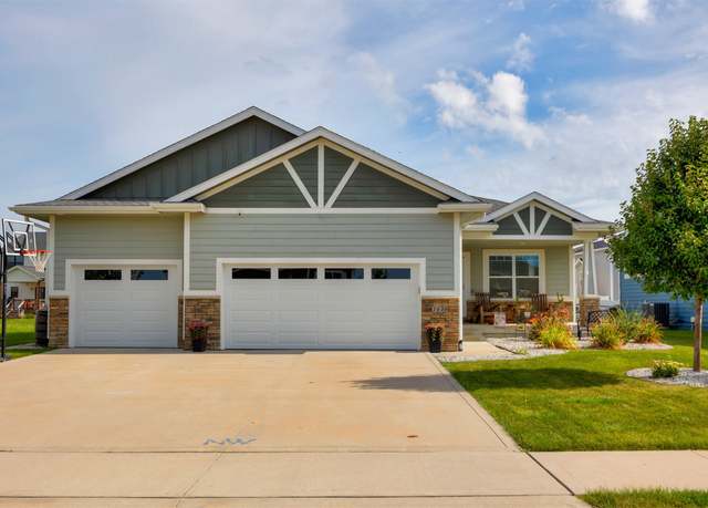 Property at 1030 Spruce St, Waukee, IA 50263, 5 beds, 3 baths