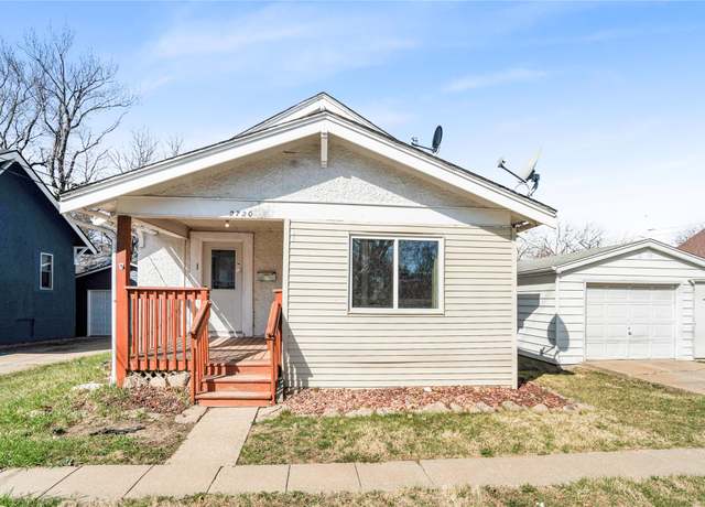 Property at 2720 Glover Ave, Des Moines, IA 50315, 2 beds, 1 bath