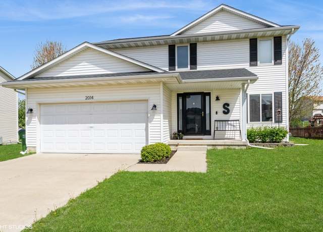 Property at 2014 Oak St, Granger, IA 50109, 3 beds, 2.5 baths