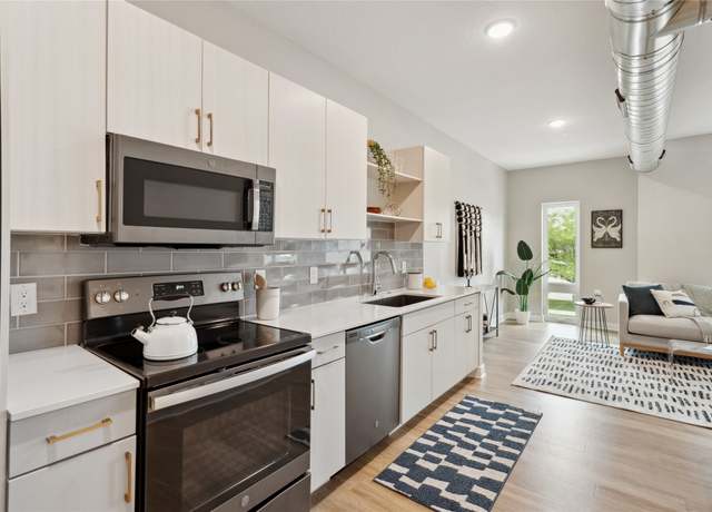 Property at 450 SW 7th St #205, Des Moines, IA 50309, 1 bed, 1 bath