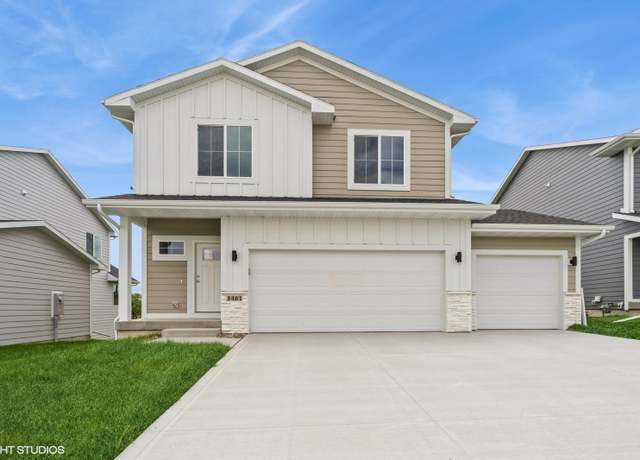 Property at 1461 S 91st St, West Des Moines, IA 50266, 5 beds, 3.5 baths