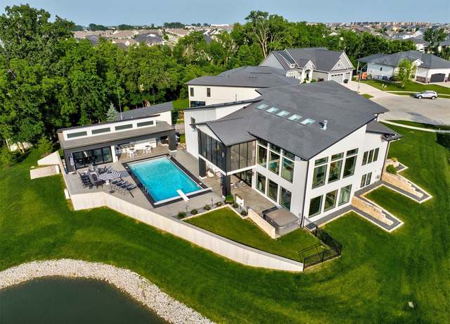 Property at 960 NE Fox Valley Ct, Waukee, IA 50263, 4 beds, 4.5 baths