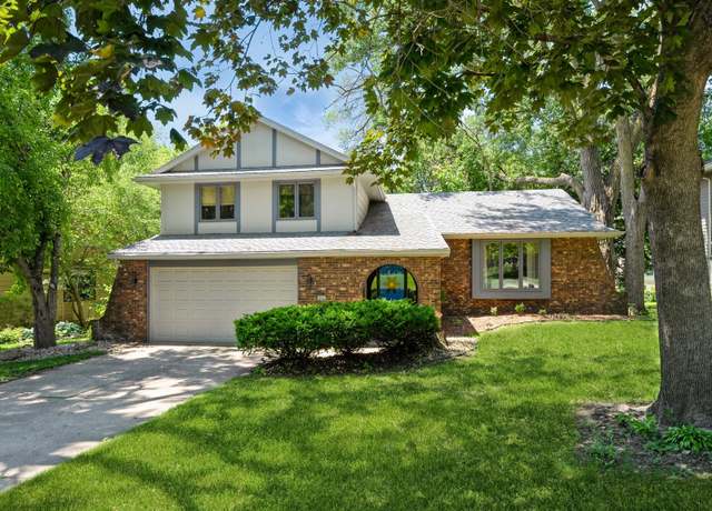 Property at 904 52nd St, West Des Moines, IA 50265, 4 beds, 2.5 baths