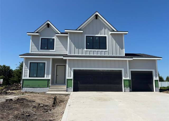Property at 305 NW Woodmoor Dr, Waukee, IA 50263, 4 beds, 2.5 baths