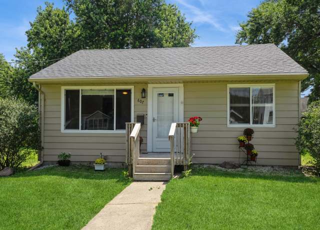 Property at 607 W 1st Ave, Indianola, IA 50125, 2 beds, 2 baths