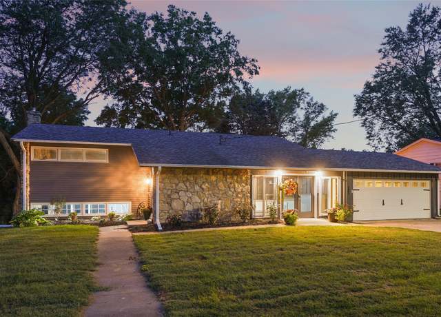 Property at 1207 S 16th Ave W, Newton, IA 50208, 4 beds, 3 baths