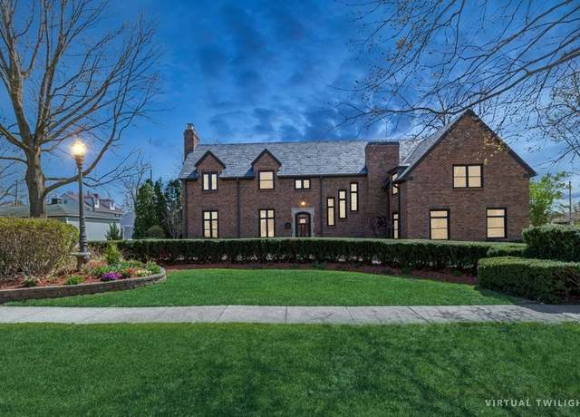 Property at 410 W Montgomery St, Knoxville, IA 50138, 5 beds, 3 baths