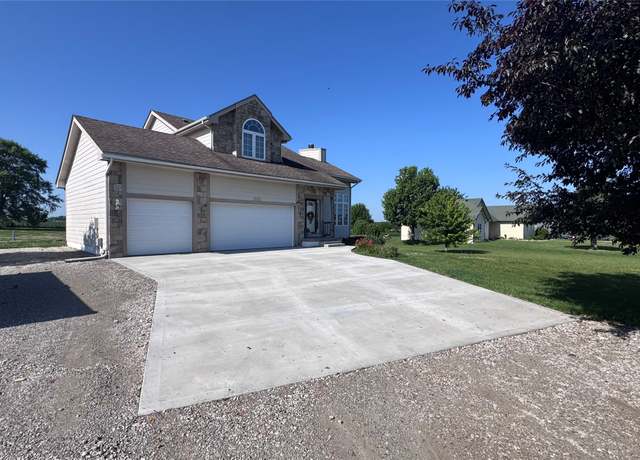 Property at 6991 NE 27th Ave, Altoona, IA 50009, 4 beds, 3.5 baths