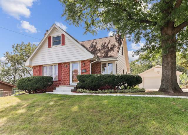 Property at 2526 Glennor Rd, Des Moines, IA 50310, 4 beds, 1.5 baths