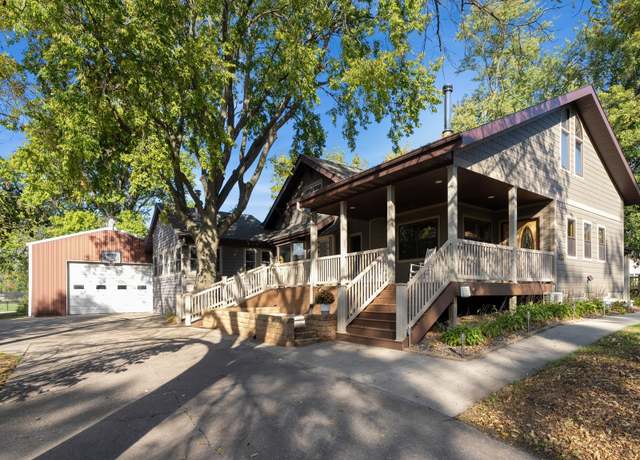 Property at 1319 W 4th St S, Newton, IA 50208, 6 beds, 2 baths