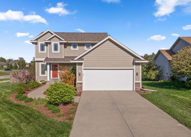 Property at 1487 93rd St, West Des Moines, IA 50266, 3 beds, 2.5 baths